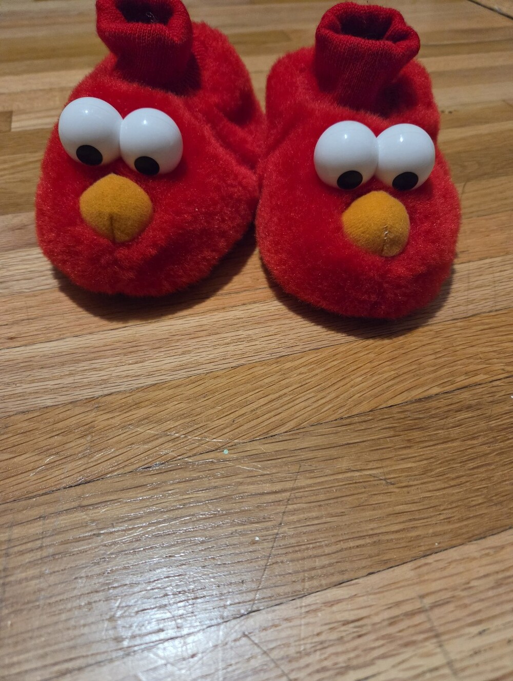 Sesame Street Elmo Kids Red Plush Slippers - Soft Cozy Footwear / Size 9/10
